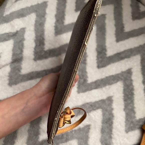 Louis Vuitton Neverfull MM - Picture 13 of 16